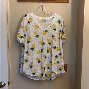 Old Navy size 2x pineapple TShirt - like new condition